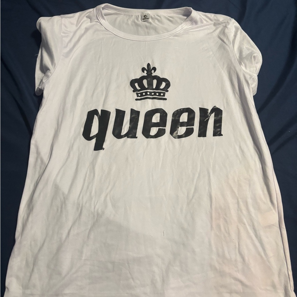 White T-Shirt with 'Queen' Print